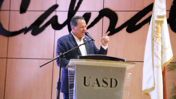 Porfirio Peralta participa en juramentación de 62 mujeres empresarias